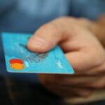 מה עדיף כרטיס אשראי בנקאי או חוץ בנקאי ומה ההבדל