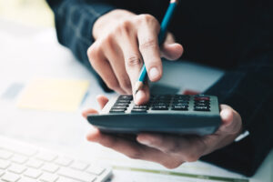 איך מחשבים החזר חודשי - מדריך מפורט וסוגי ריביות